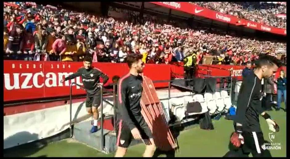 Entrenamieto del Sevilla a puerta abierta con 19000 aficionados