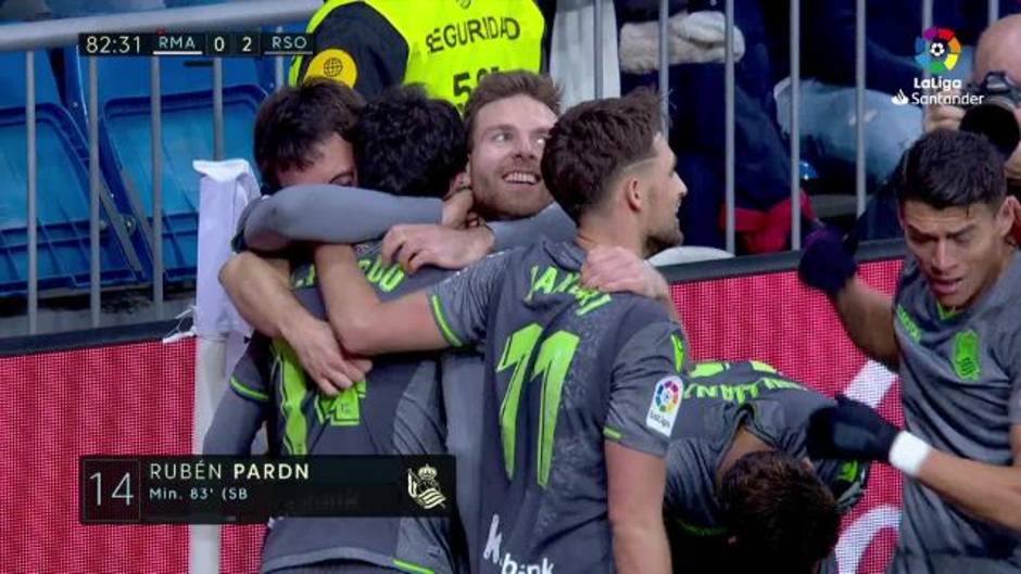 Gol de Rubén Pardo (0-2) en el Real Madrid 0-2 Real Sociedad