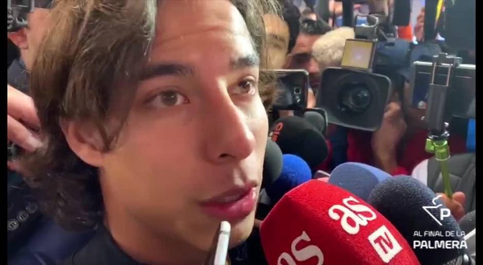 Diego Lainez, nuevo jugador del Betis, atendía a los medios mexicanos antes de partir hacia Sevilla