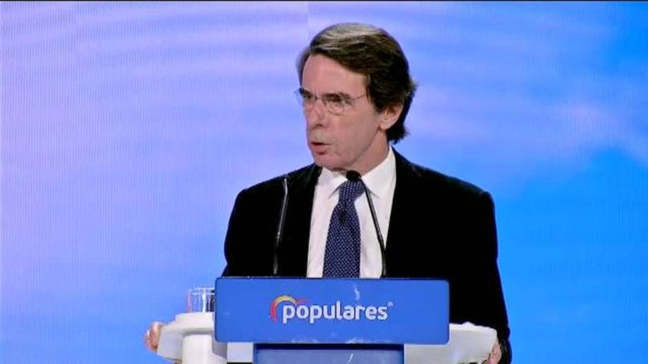 Aznar encumbra a Casado y pide el voto para el PP