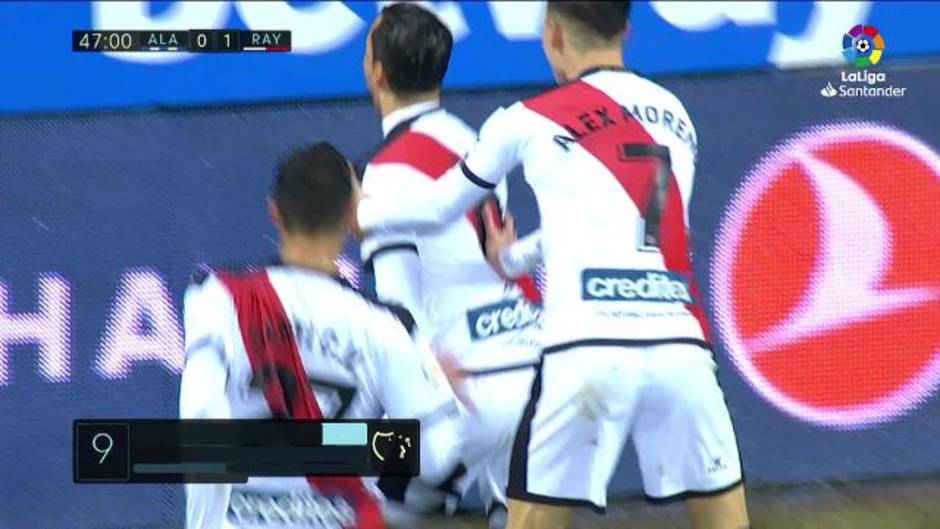 Gol de Raúl de Tomás (0-1) en el Deportivo Alavés 0 - 1 Rayo Vallecano. LaLiga Santander