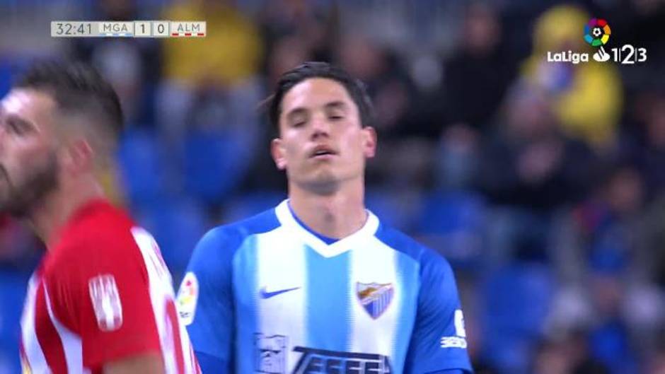 Renato lanza una falta al larguero en el Málaga 1-1 Almería