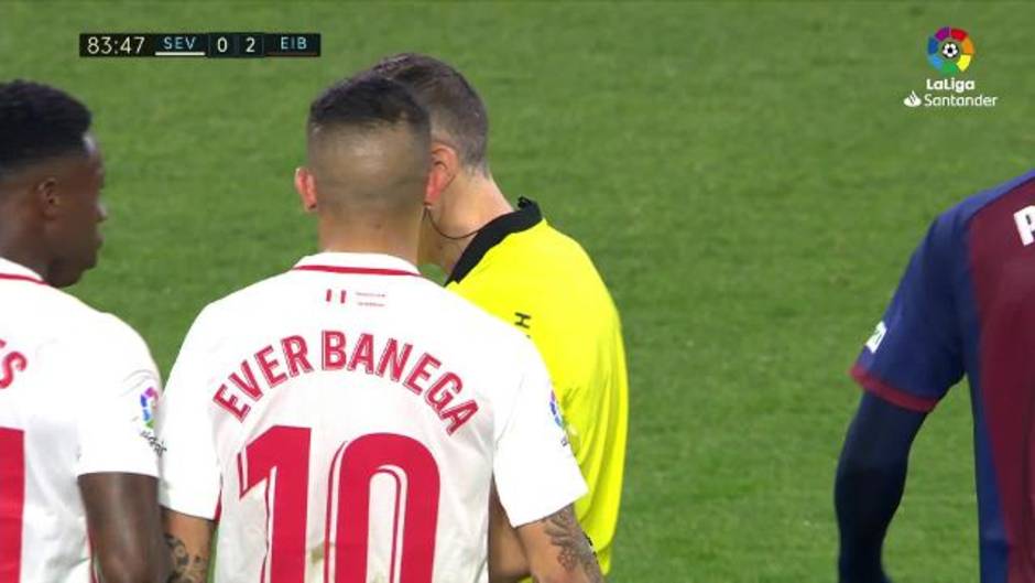 LaLiga (J23): la expulsión de Banega en el Sevilla 2-2 Eibar