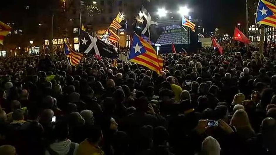 Los CDR toman las calles para intentar paralizar Cataluña