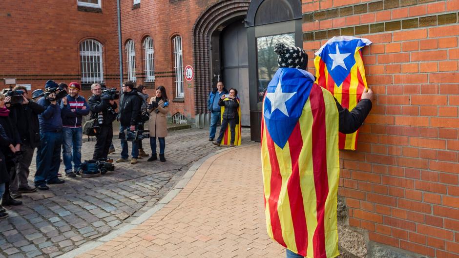 Le Figaro contra el independentismo: «Son más sectarios que los favorables al Brexit»