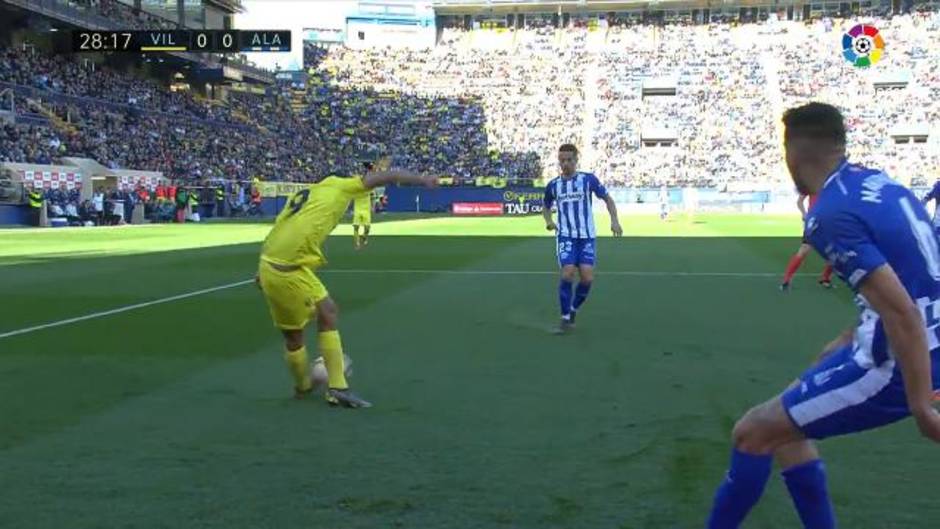 Preciosa rabona de Bacca en el Villarreal 1- 2 Alavés