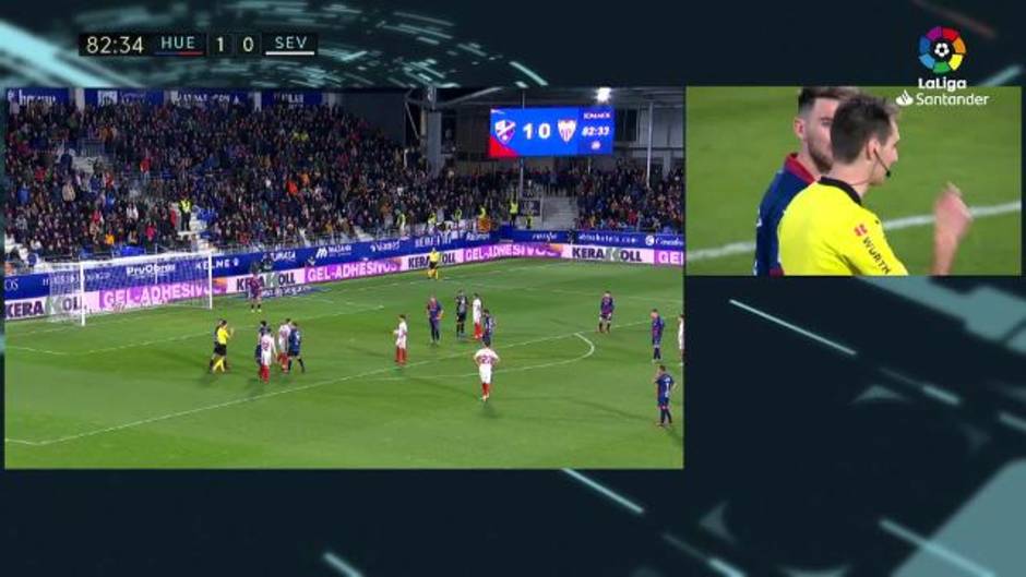 La polémica con el VAR en el penalti pitado a favor del Sevilla ante el Huesca (2-1)