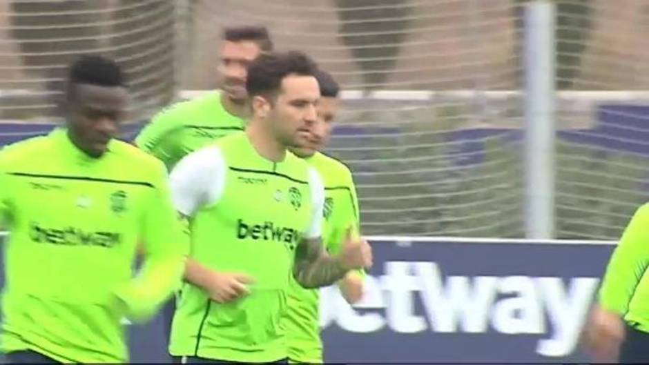 El Levante sigue preparando el partido ante el Villarreal ya con Toño García en los entrenamientos