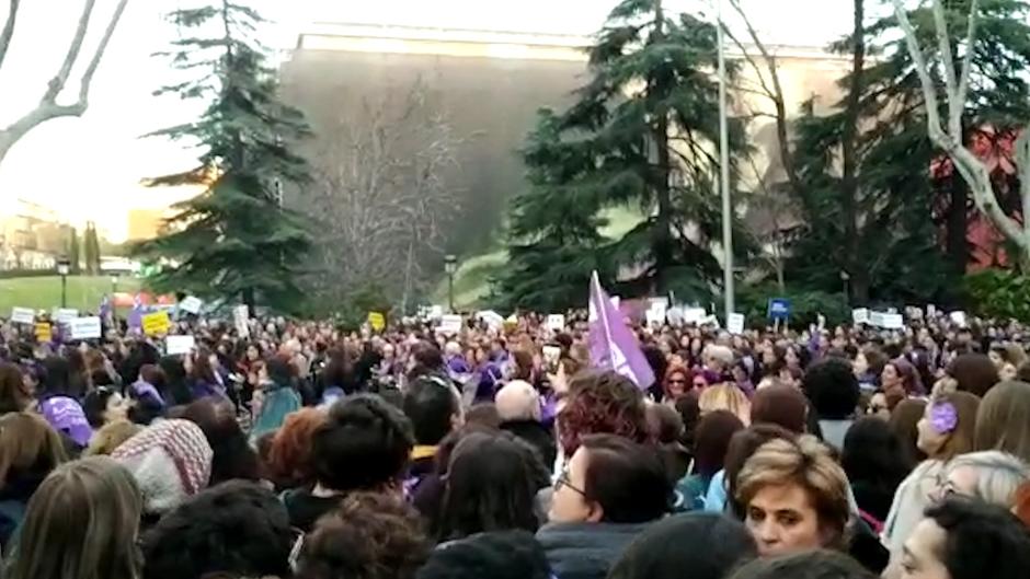 Todo listo para que arranque la manifestación del 8-M en Madrid
