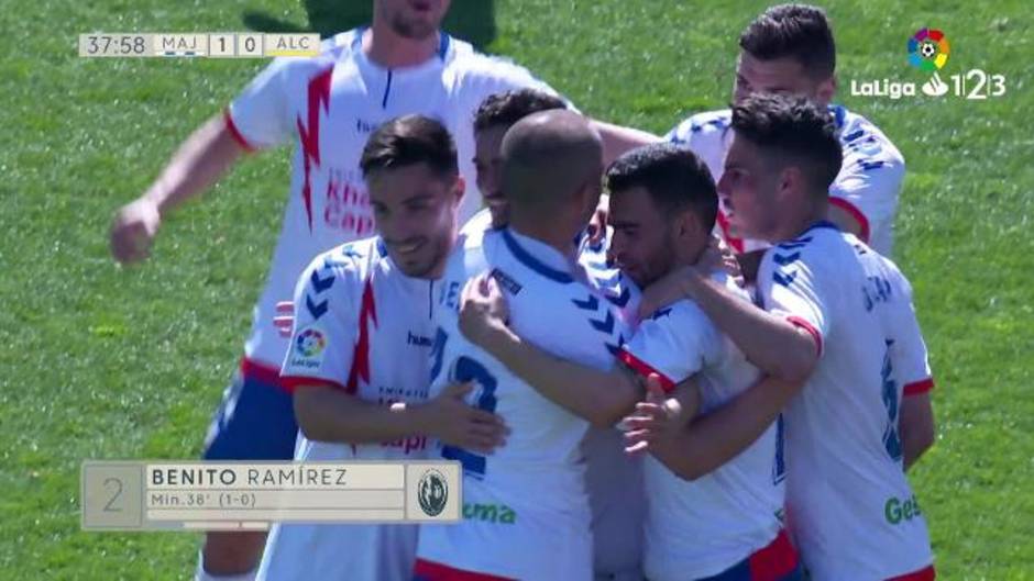 Gol de Benito (1-0) en el Rayo Majadahonda 2-0 Alcorcón