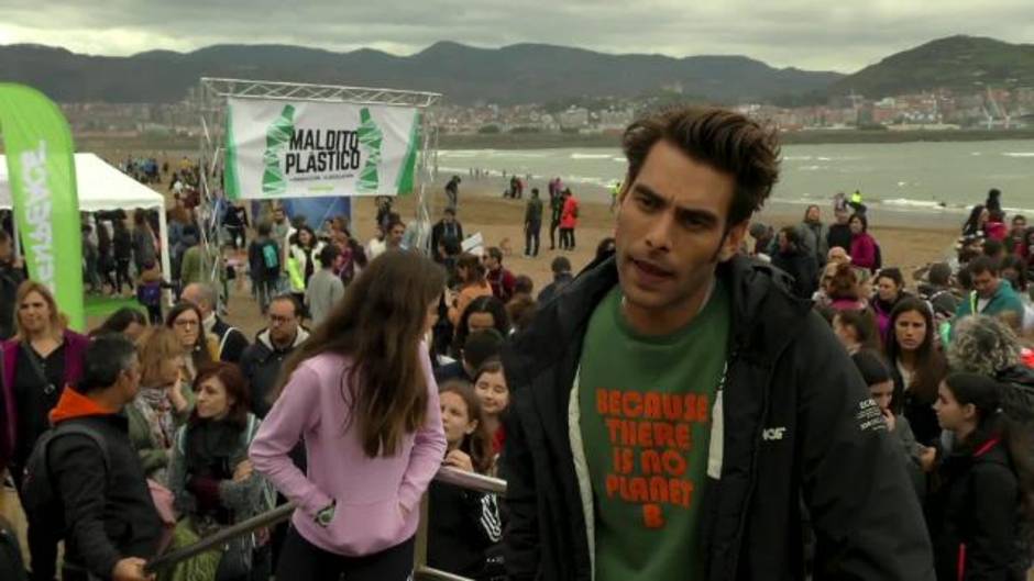 Cientos de personas se unen a Kortajarena para recoger plásticos