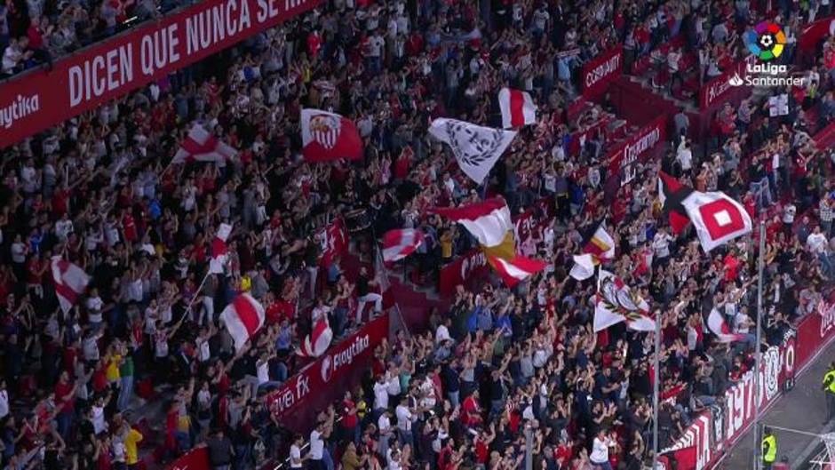 Afición en el partido del Sevilla 5 - 2 Real Sociedad