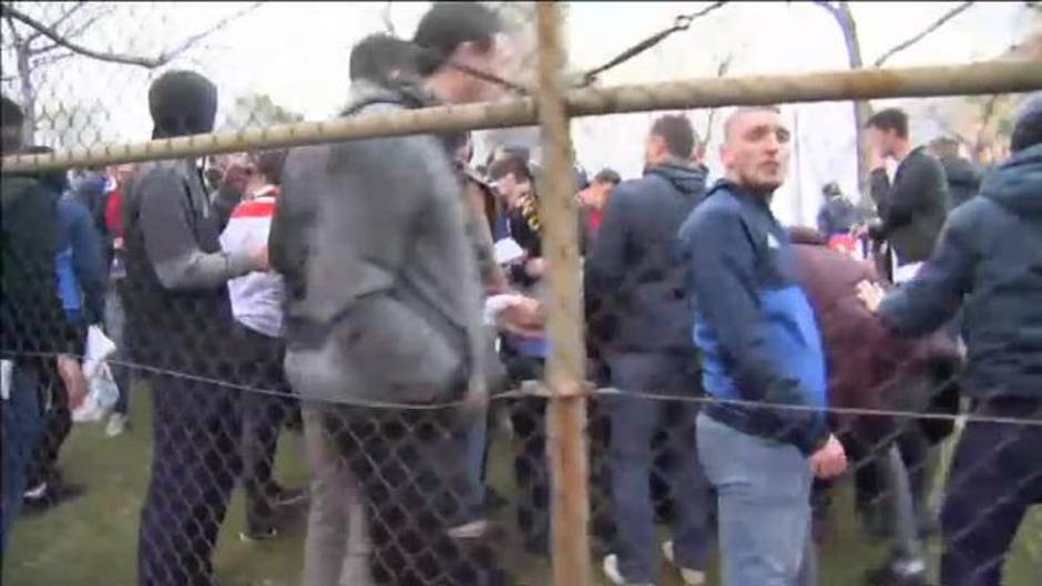 Los hinchas del Olypmique de Lyon toman las calles de Barcelona