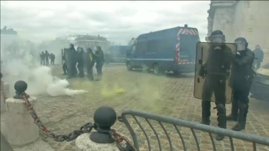 La decimoctava jornada de protesta de los chalecos amarillos franceses se recrudece