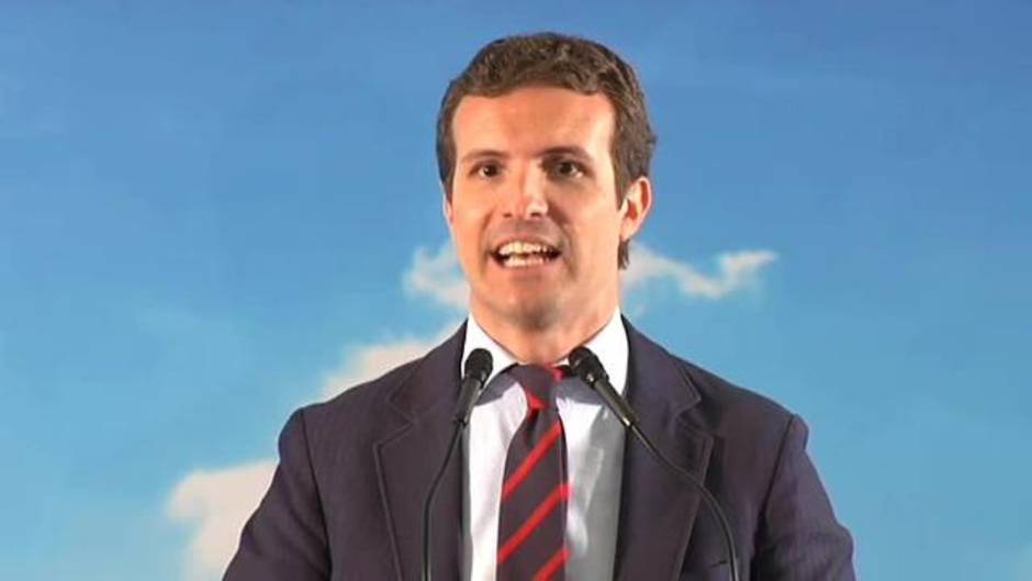 Casado dice que Torra ha retirado los lazos amarillos para evitar problemas judiciales