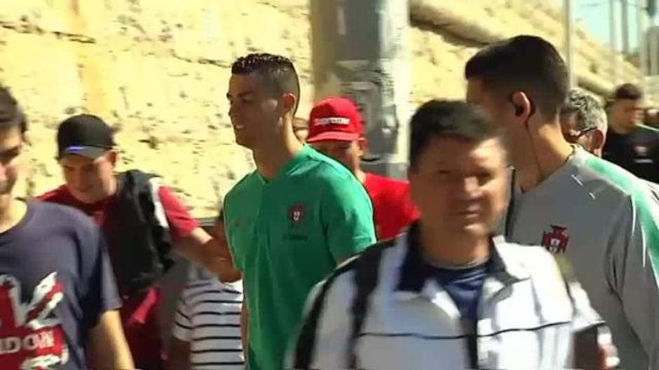 Cristiano Ronaldo, "feliz" de volver a casa con su selección