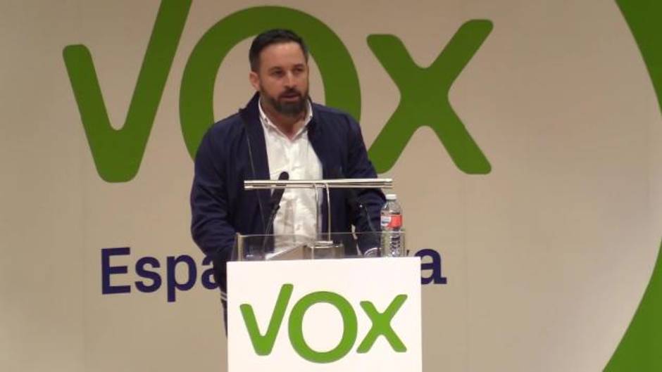 Abascal: "Quien se defienda de ataques merece medalla al mérito"