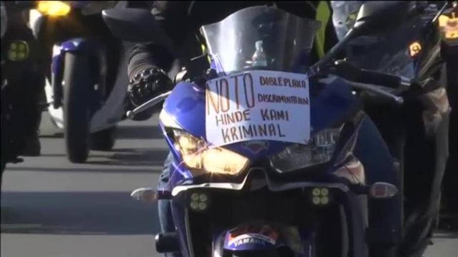 Hileras de motos inundan las calles para denunciar la nueva ley contra el crimen de Filipinas