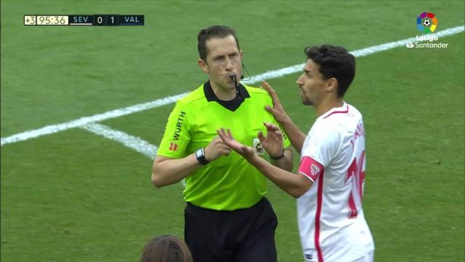 Gol anulado a Gonalons por fuera de juego de Ben Yedder