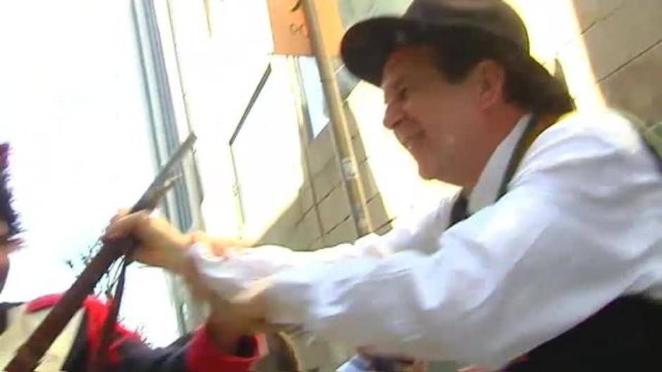 Abel Caballero, mitad alcalde, mitad showman