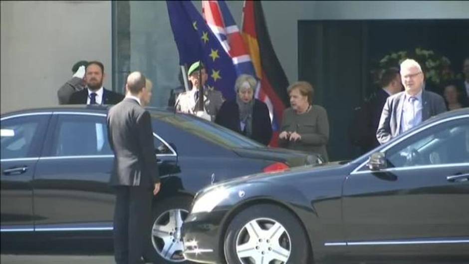 May acude a Berlín para reunirse con Merkel
