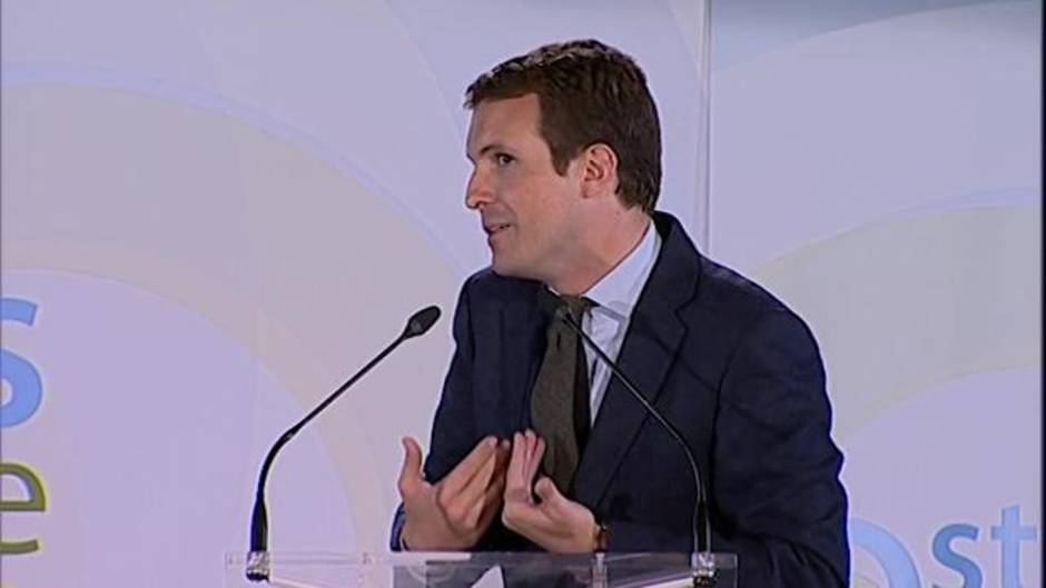 Casado rechaza la "educación endogámica" que impulsa el Principado