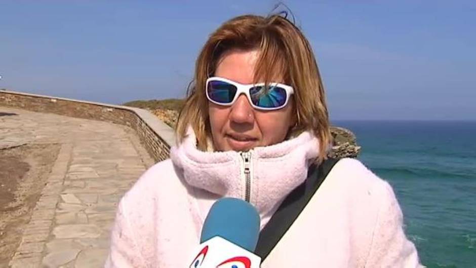 La Playa de las Catedrales se llena de carteles advirtiendo del peligro de desprendimientos