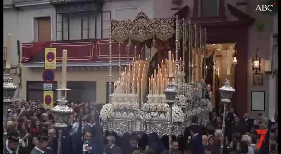 La salida de la virgen de la Hermandad del Baratillo este Miércoles Santo