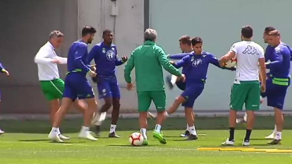 El Betis vuelve a los entrenamientos después de una noche trágica contra el Levante