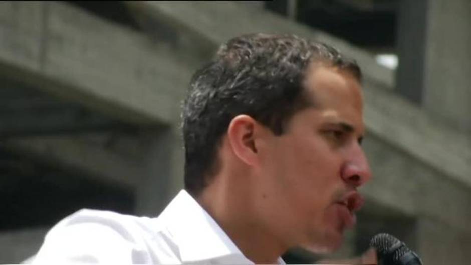 Guaidó reaparece en una manifestación y convoca un paro en la Administración Pública