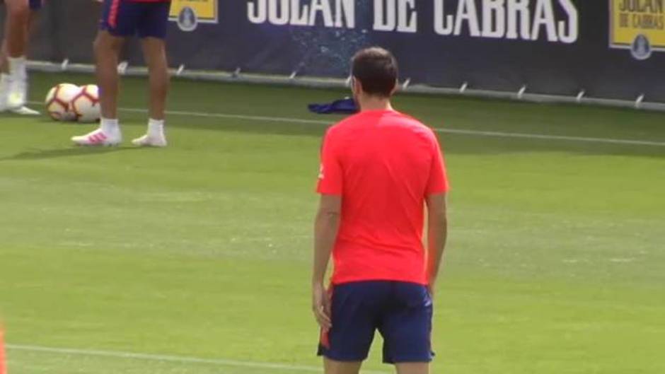 Godín, centro de todas las miradas en el entrenamiento del Atlético