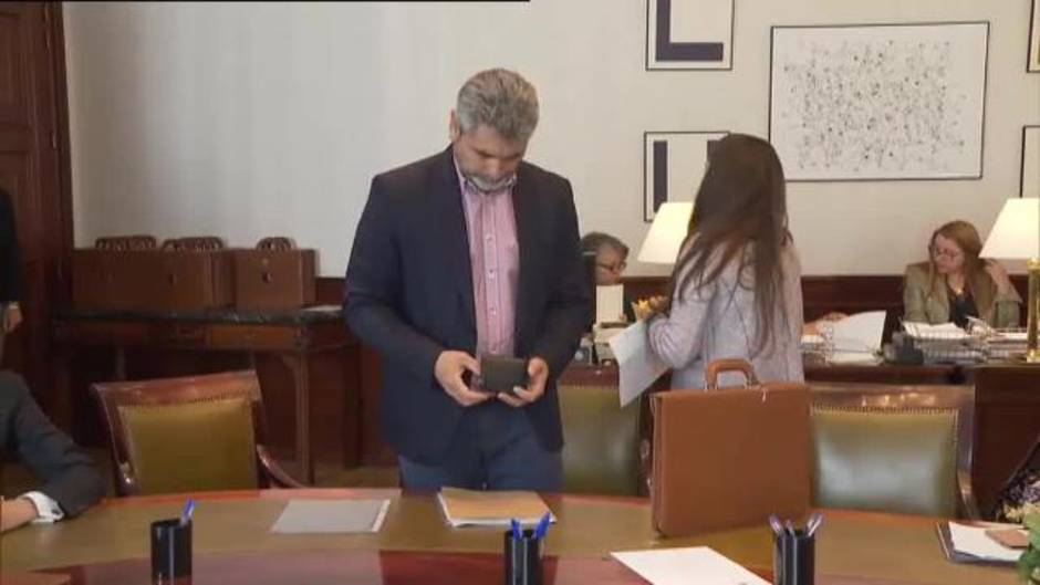 Juan José Cortés recoge su acta de diputado en el Congreso