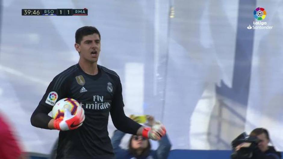 Parada del Penalti de Courtois a Wilian José en el partido de la Real Sociedad 3 - 1 Real Madrid