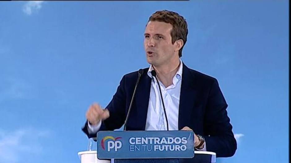 Casado critica la medida de Sánchez de fichar en el trabajo