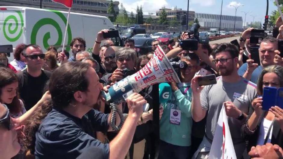 Iglesias visita a los trabajadores de la planta de PSA Citroën en Vigo