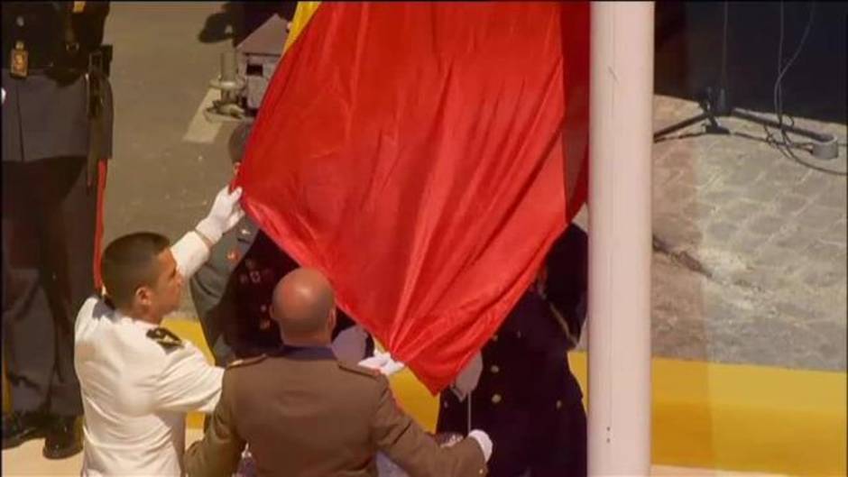 Los reyes presiden el desfile de las Fuerzas Armadas en Sevilla