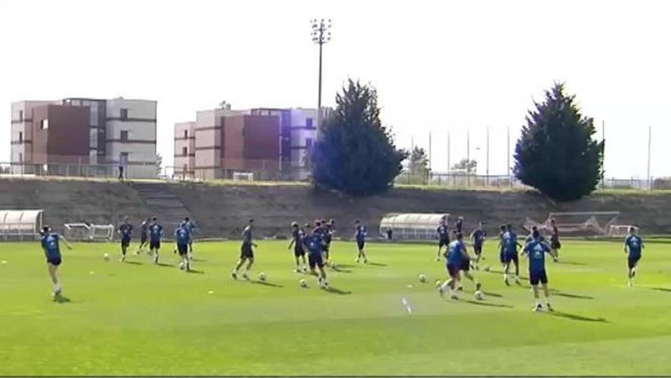 Robert Moreno presencia el entrenamiento de la sub-21