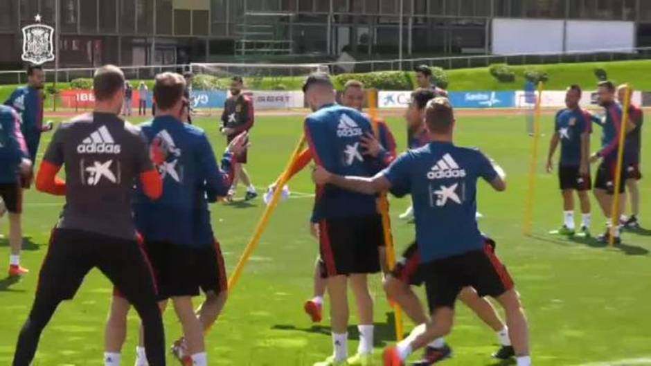 Risas y buen ambiente en el entrenamiento de la selección