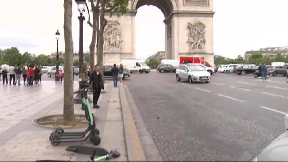 París endurece la normativa sobre patinetes eléctricos ante su múltiplicación anárquica