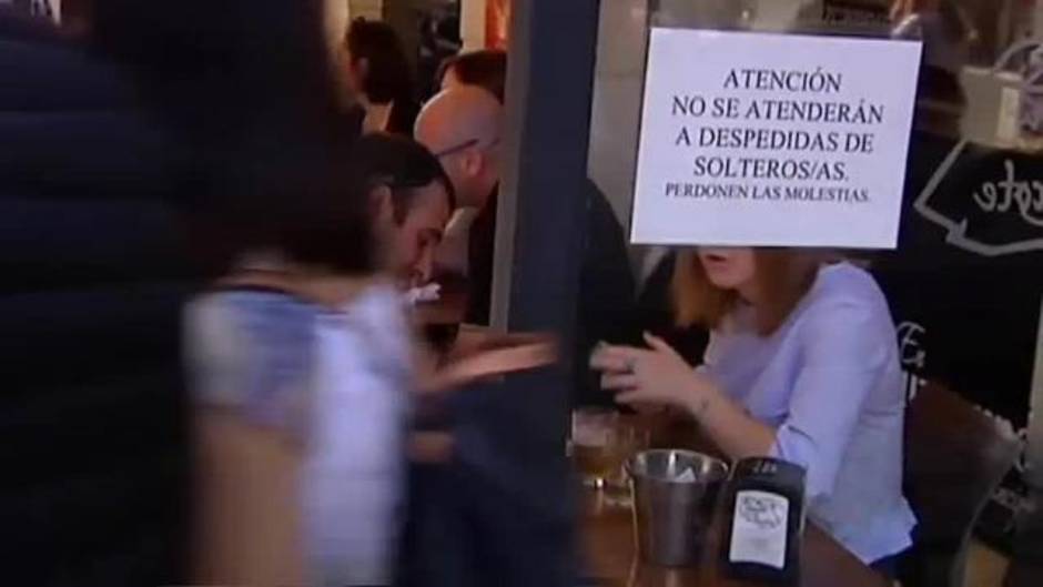 Vecinos y hosteleros malagueños en pie de guerra contra las despedidas de solteros