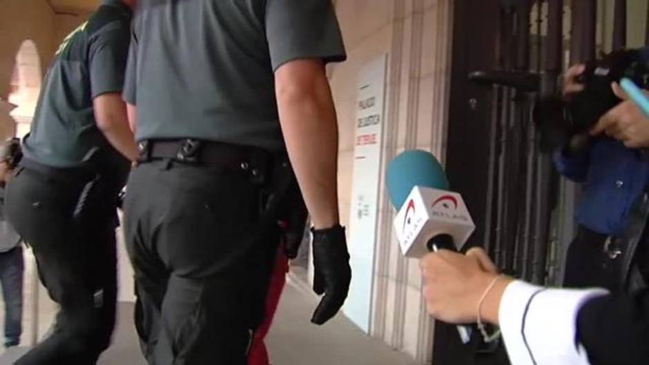 Pasan a disposición judicial los hermanos turolenses acusados de asfixiar y emparedar a su madre