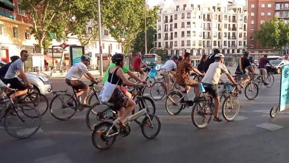 Ciclistas recorren Madrid para pedir continuidad de Madrid Central