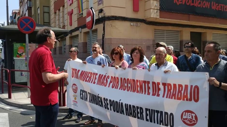 Concentración de UGT La Rioja por la muerte de un trabajador ayer en Logroño