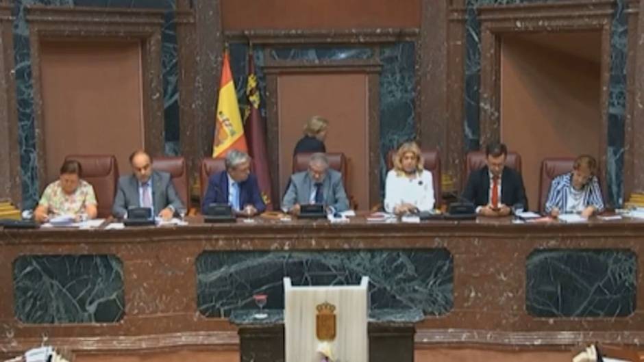 El parlamento de Murcia rechaza investir a López Miras