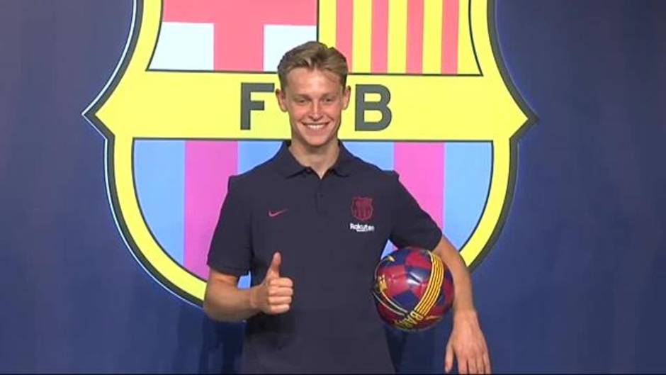 De Jong llega a Barcelona y ya posa como nuevo jugador blaugrana