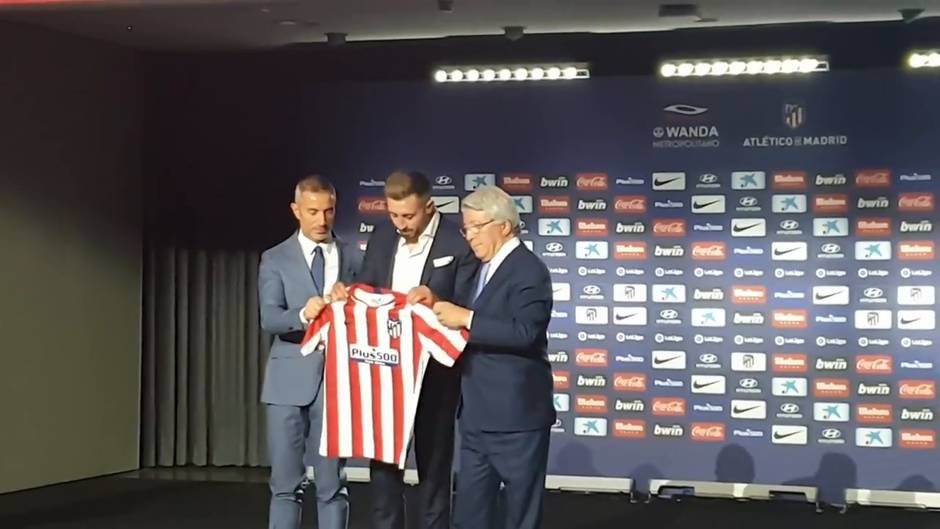 Héctor Herrera ya viste la camiseta rojiblanca