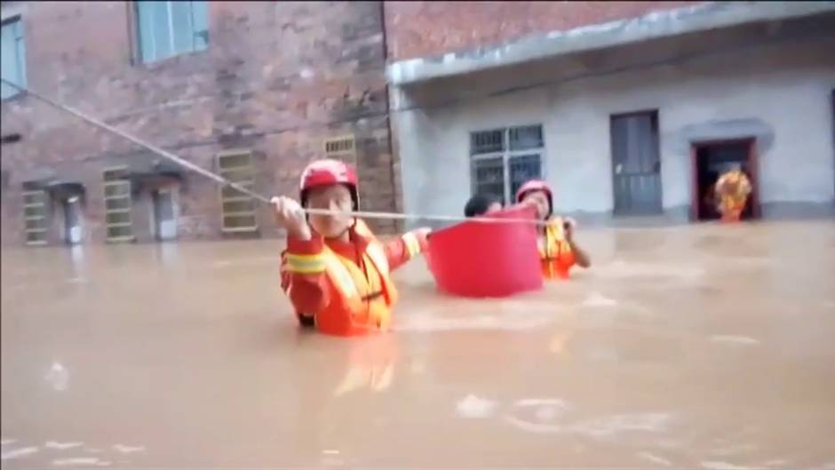 Las intensas lluvias mantienen en alerta al sur de China