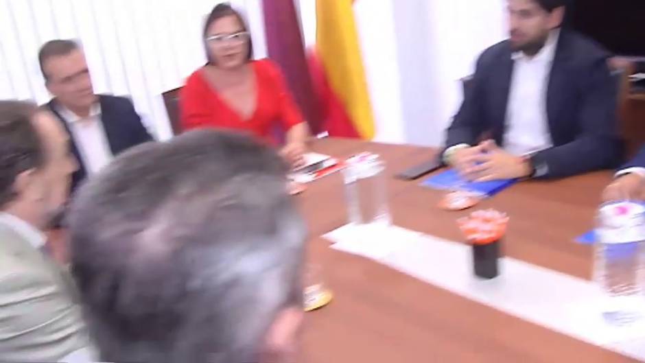 Vox deja de exigir a Ciudadanos firmar un acuerdo a tres en Madrid y Murcia