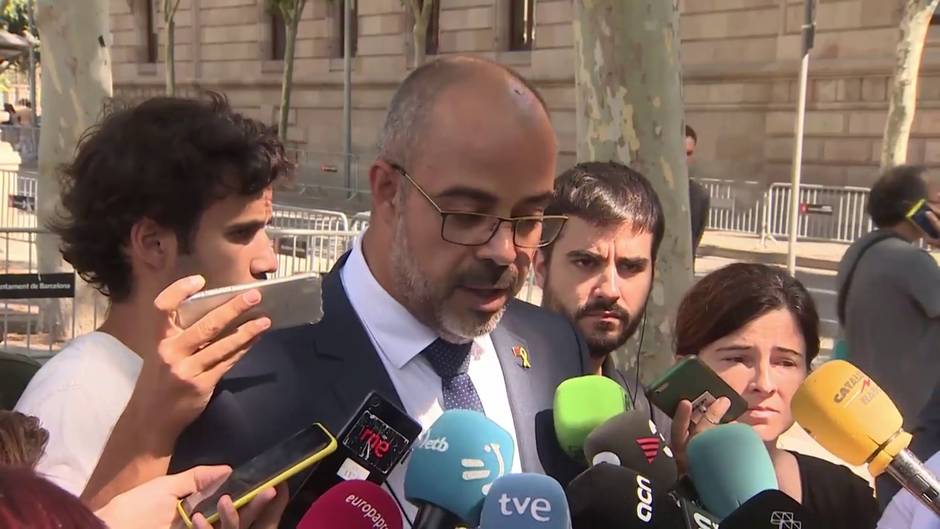 Buch asegura al TSJC que no firmó ningún decreto para ceder locales el 1-O