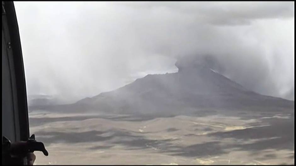 Evacuadas cientos de personas en el sur de Perú por la erupción del volcán Ubinas